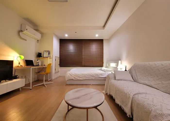 Comfortable Gangnam House In The City Center-03